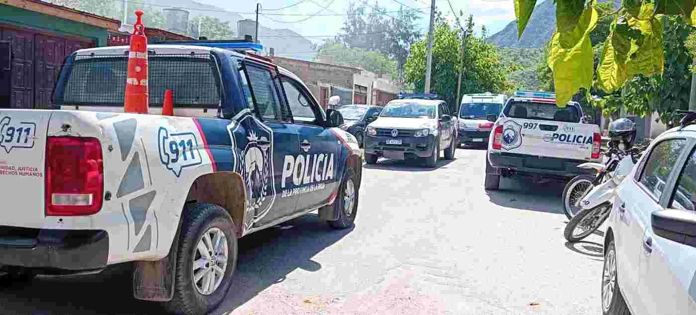 Policía actúa rápidamente y salva la vida de un bebé atragantado