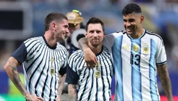 LA CUARTA ESTRELLA: UN NUEVO HIMNO PARA LA SELECCIÓN