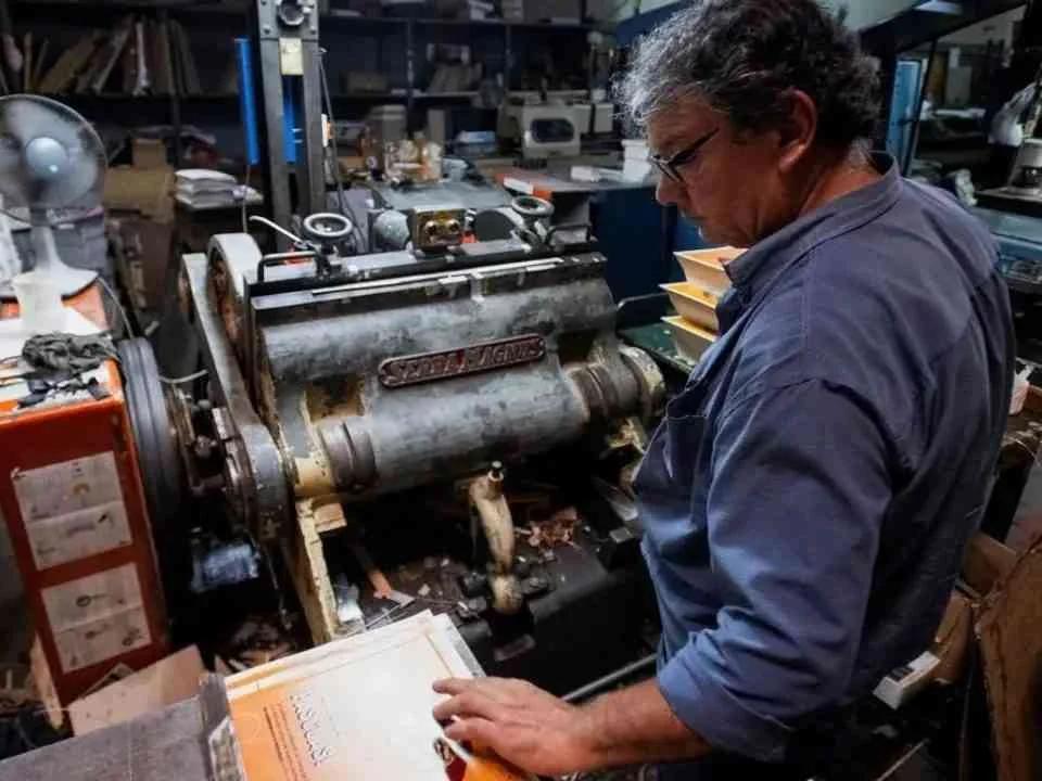 AUMENTO DEL DESEMPLEO Y PRECARIZACIÓN LABORAL EN ARGENTINA