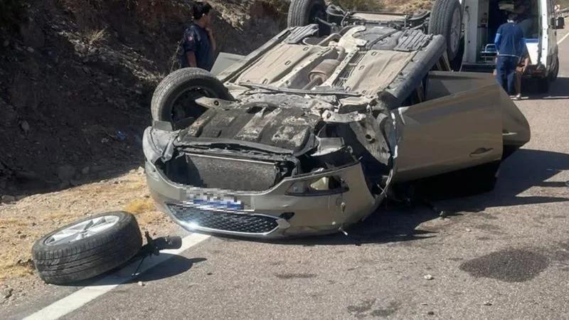 VOLCÓ UN AUTO EN RUTA 60 Y ENCONTRARON HOJAS DE COCA