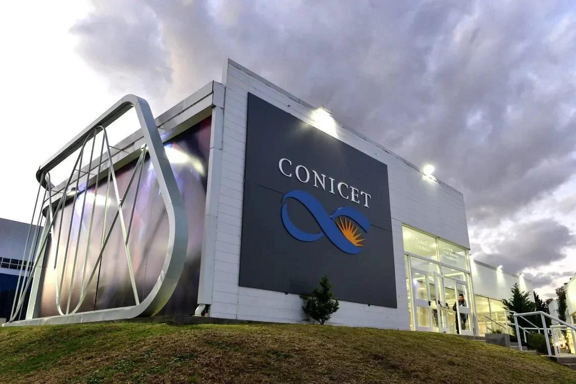 PROTESTA DE INVESTIGADORES DEL CONICET POR BECAS