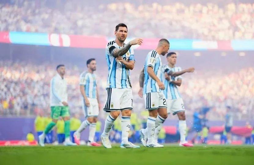 MESSI CELEBRA LA CLASIFICACIÓN A SEMIFINALES