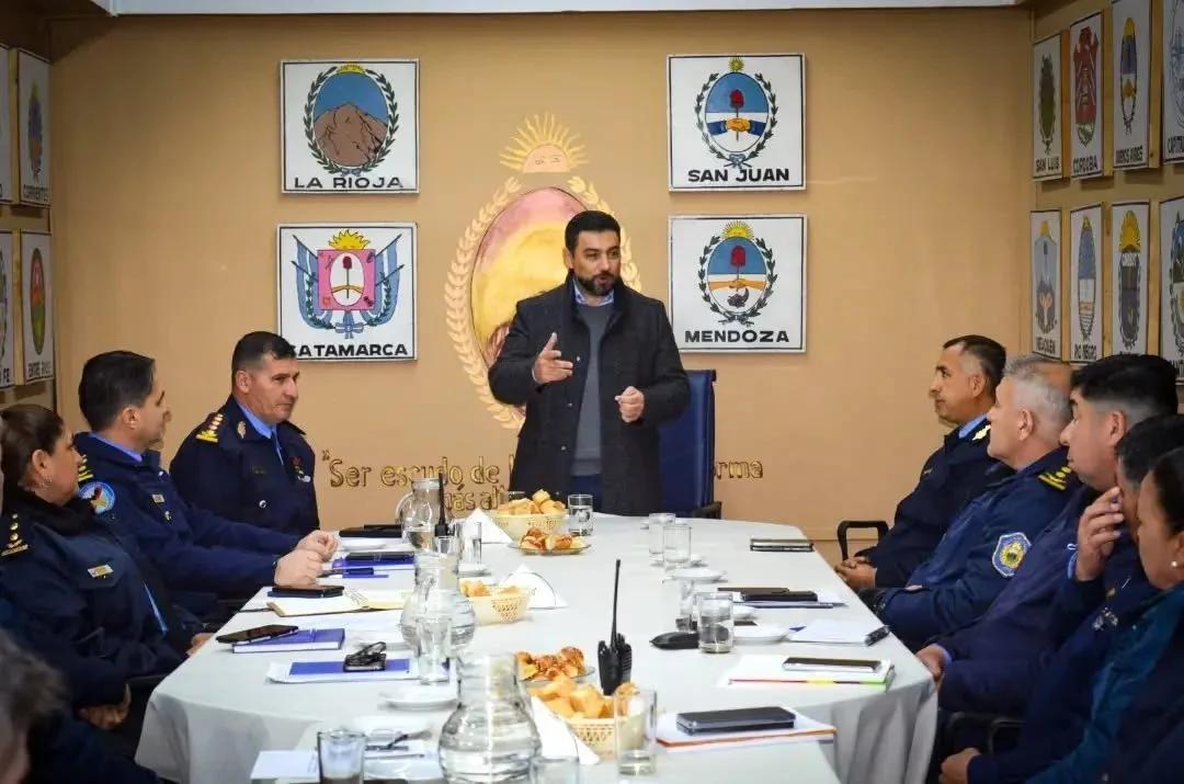 Reunión clave entre el ministro Zárate y la cúpula policial