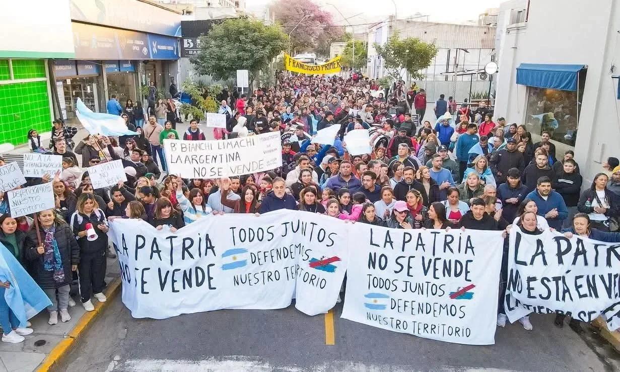 MASIVA MOVILIZACIÓN EN LA RIOJA POR LA DEFENSA DE LA SOBERANÍA