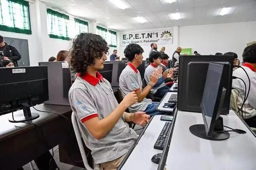 Banco Rioja lanzó “Ideas que Valen +” en Escuelas Secundarias