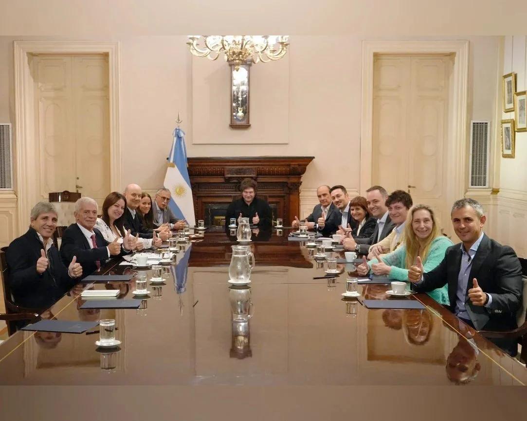 Milei vuelve a Casa Rosada para una reunión de gabinete