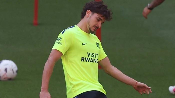 Julián Álvarez rechazó una oferta de la Premier League inglesa y espera una ofer
