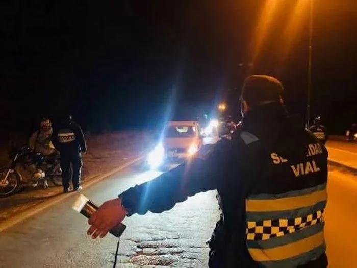 DETENIDOS POR AGREDIR A LA POLICÍA EN AIMOGASTA