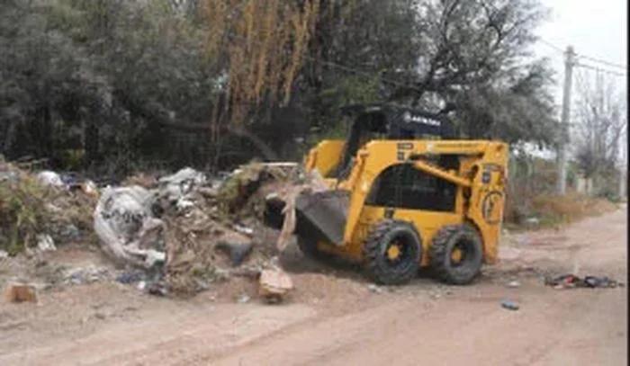Operativos de limpieza y erradicación de basurales en la Capital