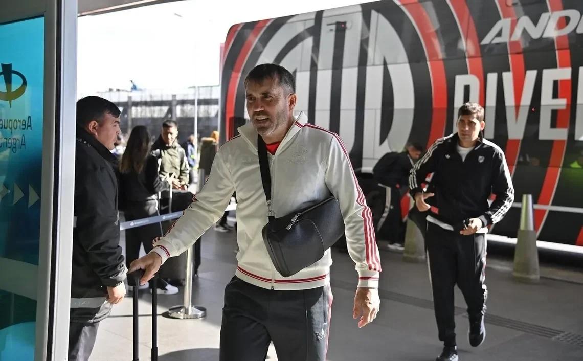 River ya está en Colombia para el duelo ante Independiente Santa Fe