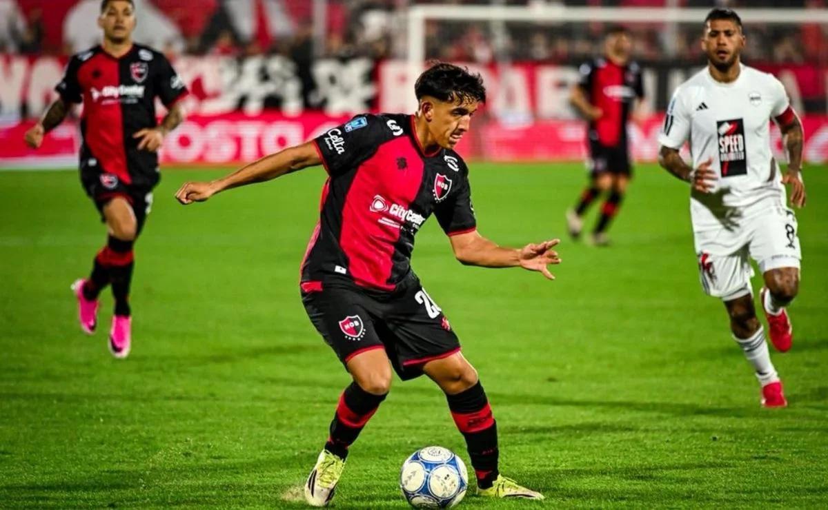 Newell's se hizo fuerte en casa y venció a Riestra