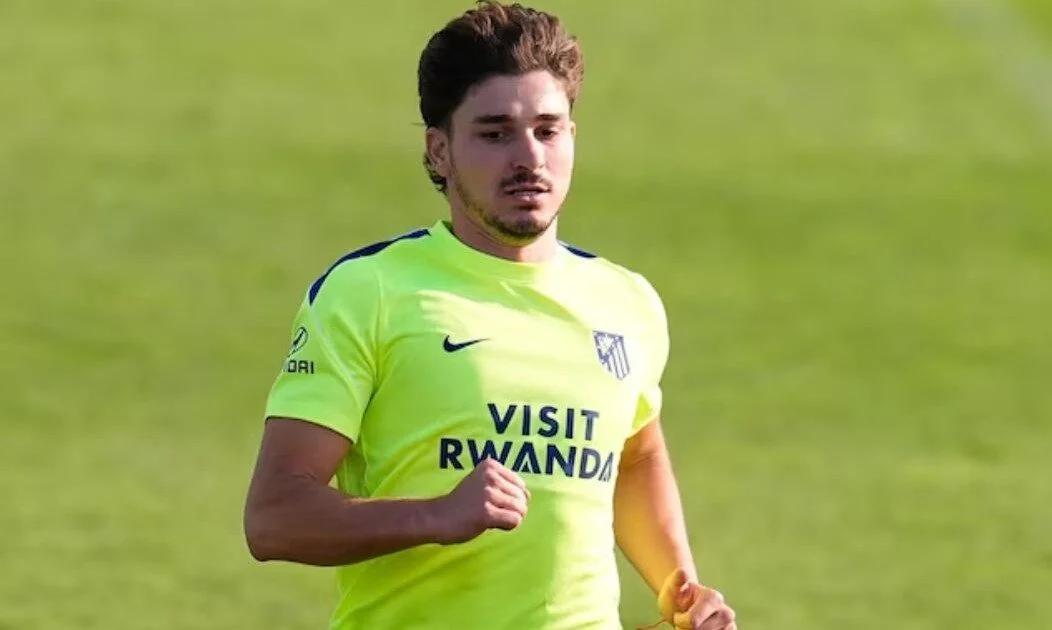 Julián Álvarez entrena en soledad tras quedar fuera del Atlético de Madrid