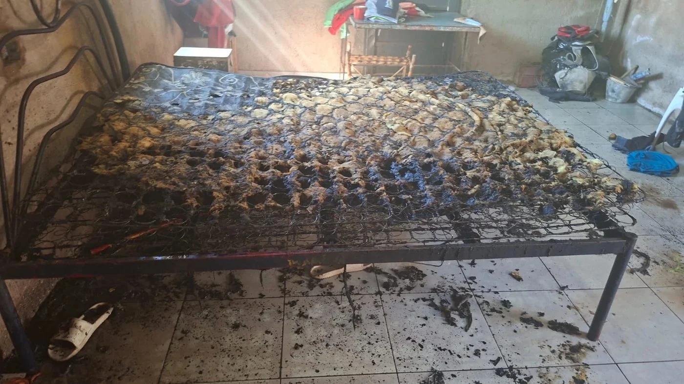 Discutió con su pareja e incendió su somier en el barrio Vargas