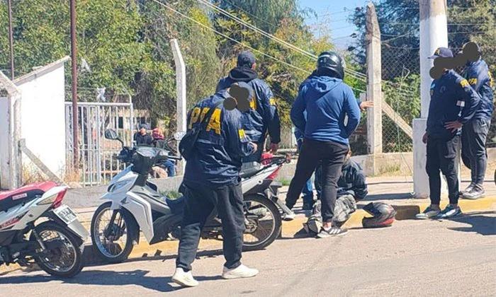 Detuvieron a un hombre con envoltorios de marihuana cerca de una escuela