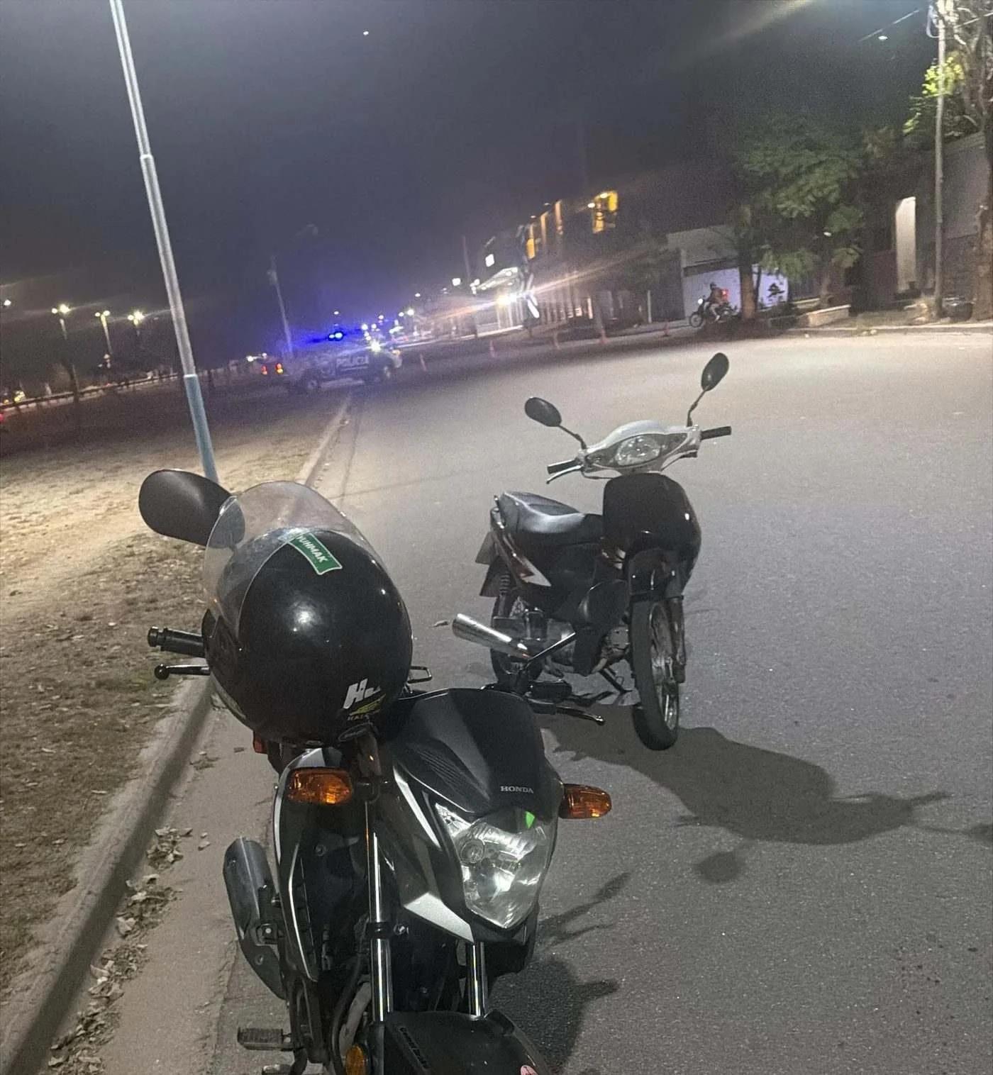 Choque frontal entre dos motocicletas en el barrio Federación I