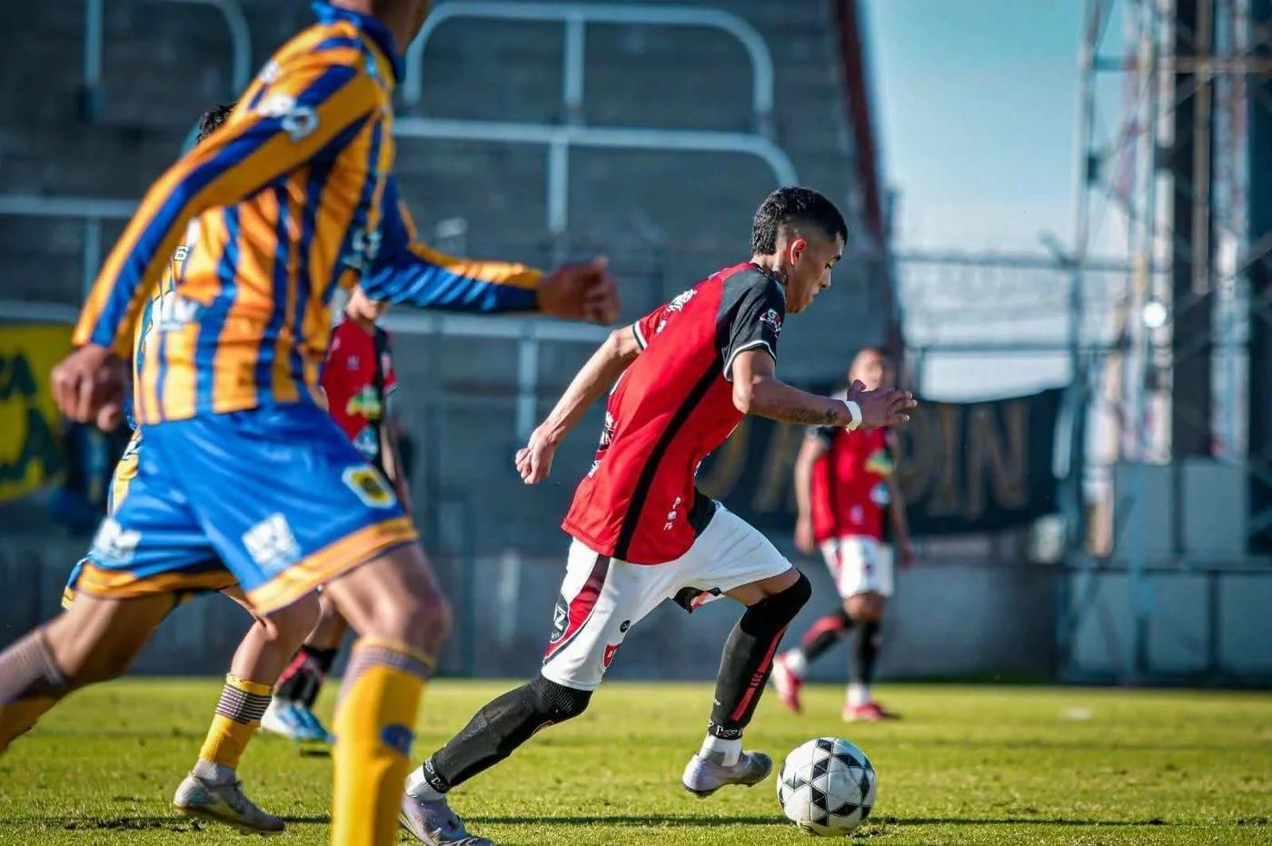 Un club de Río Negro pretende llevarse a Matías Navarro