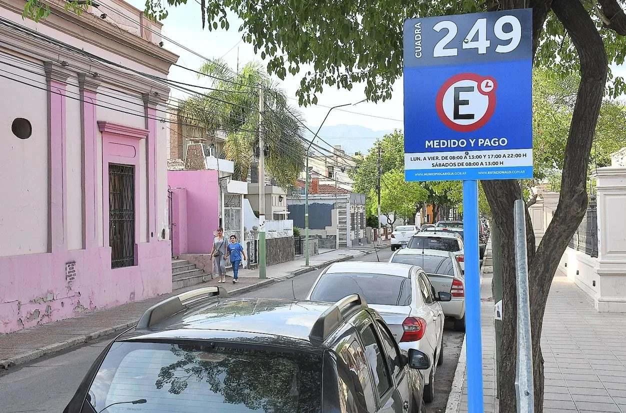 Proponen que los primeros 30 minutos de estacionamiento sean gratis
