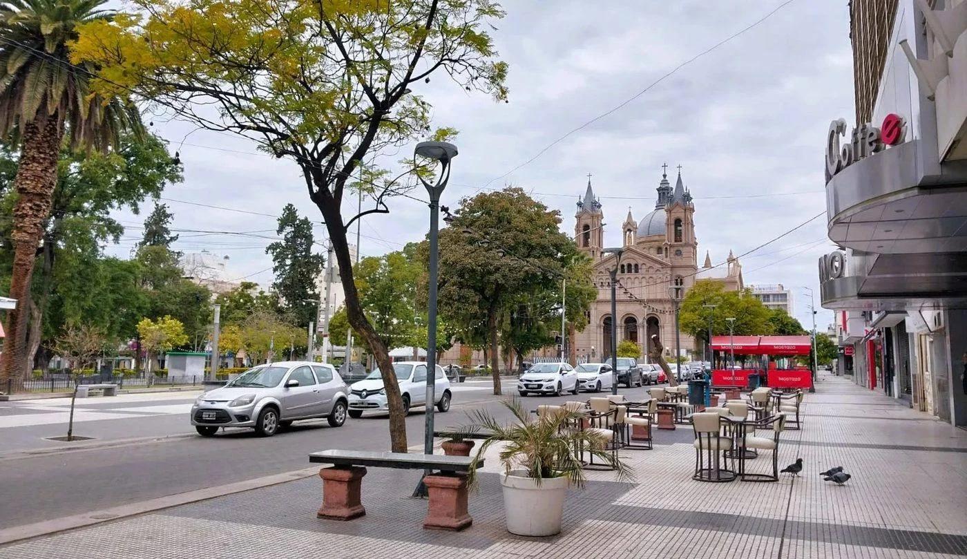 Sábado fresco y nublado en la Capital