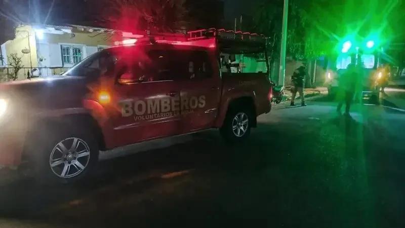 MOTOCICLISTA CHOCA CONTRA UN POSTE EN BARRIO 3 DE FEBRERO