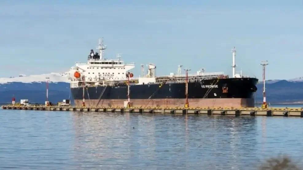 Tensión política por el amarre de un buque británico en Ushuaia