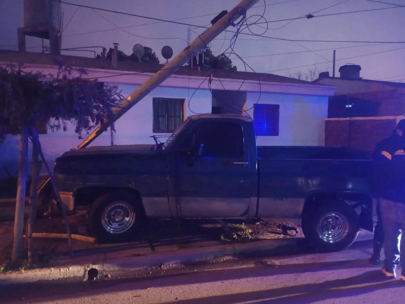 Conductor alcoholizado chocó contra un poste en Chilecito