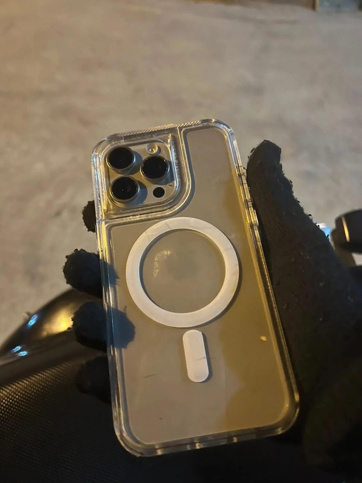 Recuperaron un iPhone 15 Pro Max en la capital tras rastrearlo por GPS