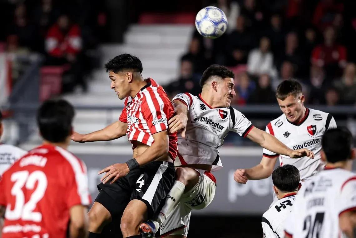 Estudiantes no pudo con Newell's y sigue afuera de la zona de clasificación