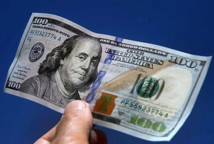 El dólar mayorista cerró la semana con una nueva suba