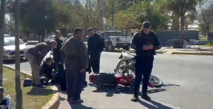Siniestro vial entre dos motocicletas en avenida Alem