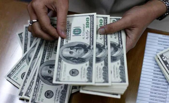 El dólar minorista alcanzó un nuevo máximo nominal de $1.545