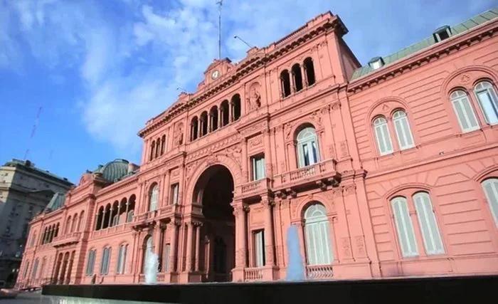 Trasladan en helicóptero a una policía que convulsionó en Casa Rosada