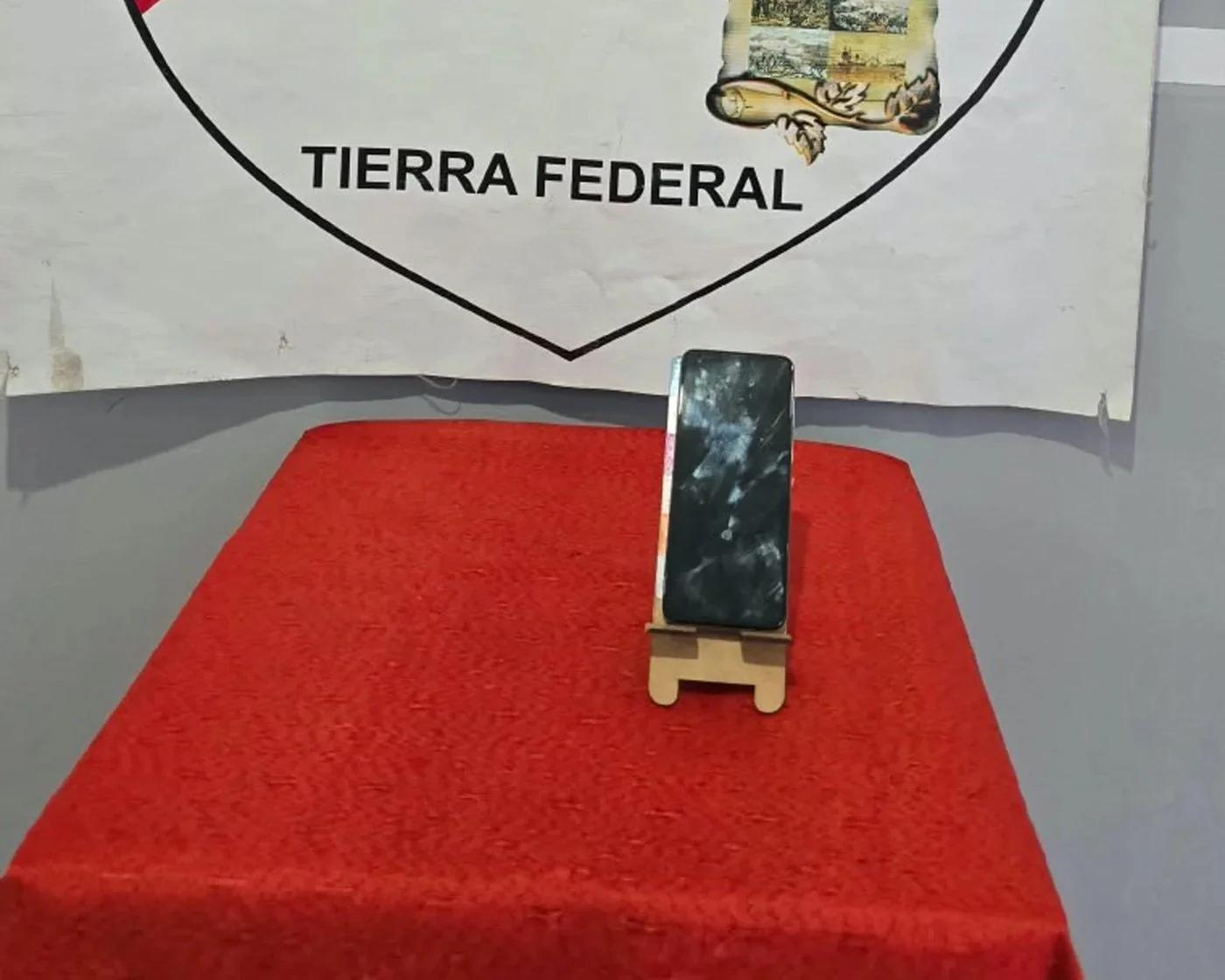 Recuperaron un celular robado en el barrio Yacampis