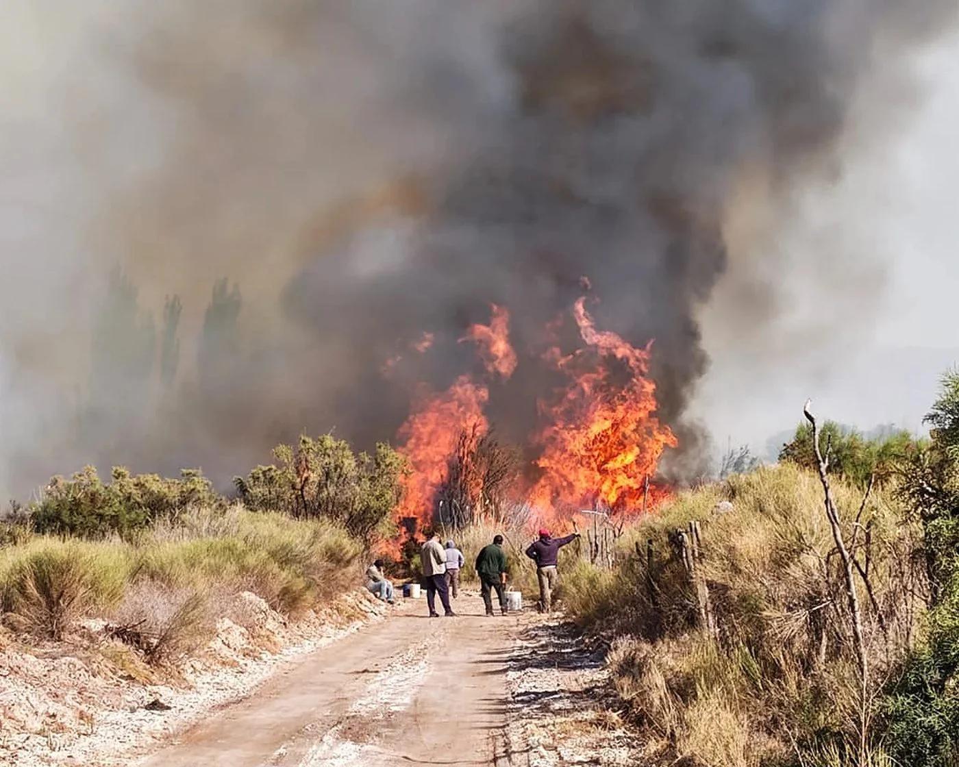 Incendio controlado en Pagancillo tras tareas de limpieza