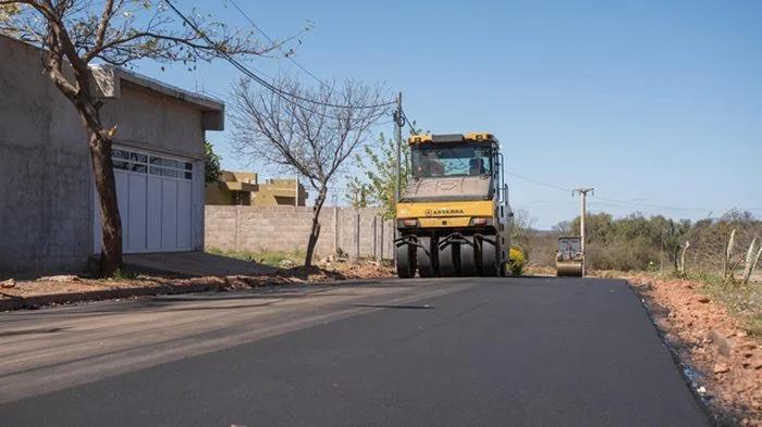 Olta inauguró 1600 metros de asfalto en barrios San Roque y Los Olivares