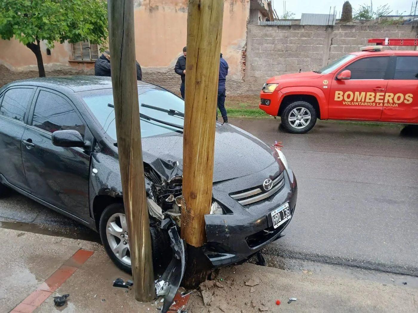 Choque contra un poste en la zona Este de la ciudad