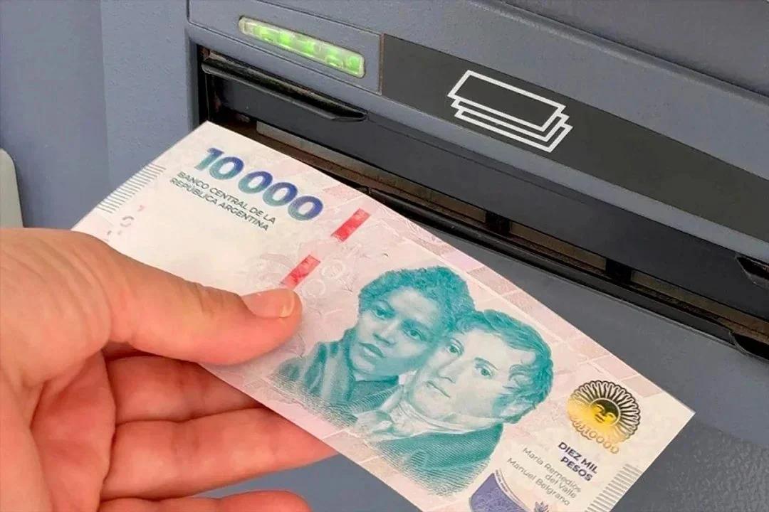 Este miércoles cobran docentes de Capital y agentes del interior