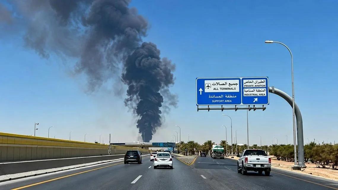 Tensión en Arabia Saudita: explosiones y alerta aérea en Riad