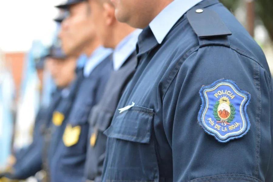 Expulsan a dos policías por realizar préstamos clandestinos