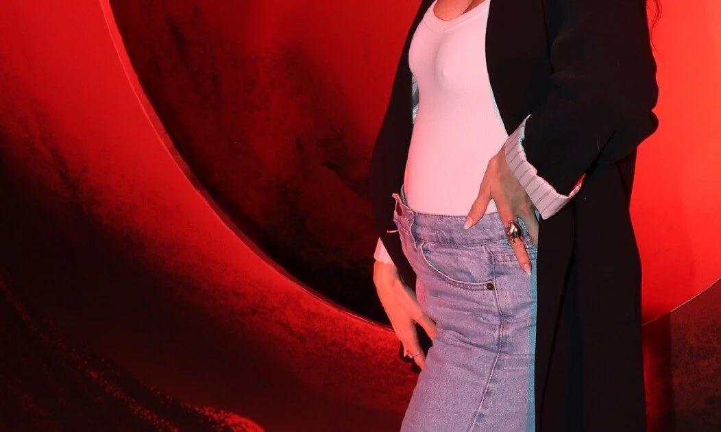 Cande Molfese y Gastón Soffritti cara a cara en un evento