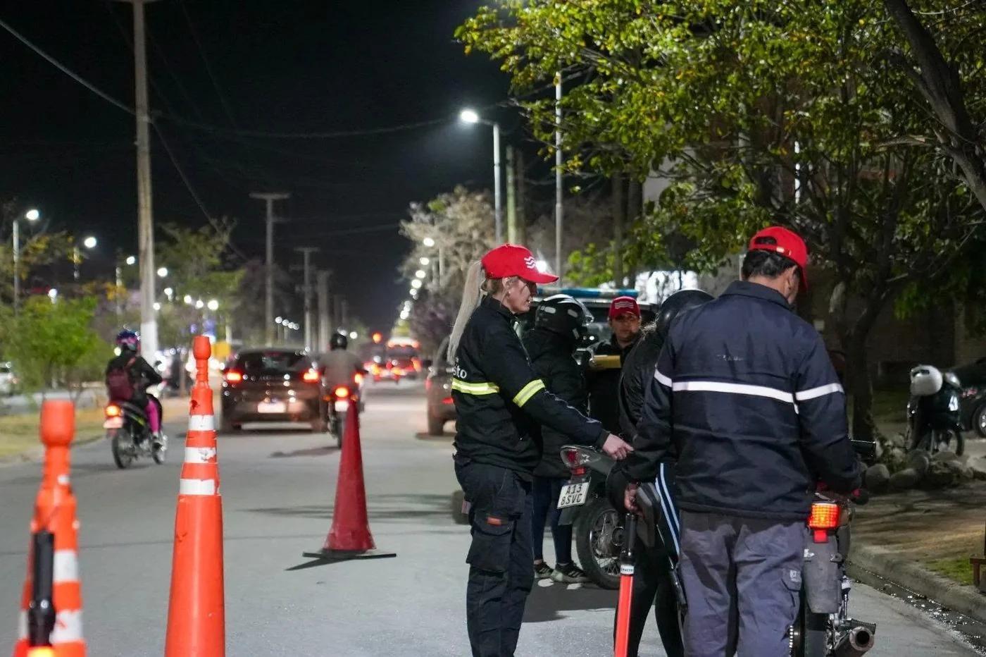 Multas por cruzar en rojo: el municipio recaudó más de $10 millones