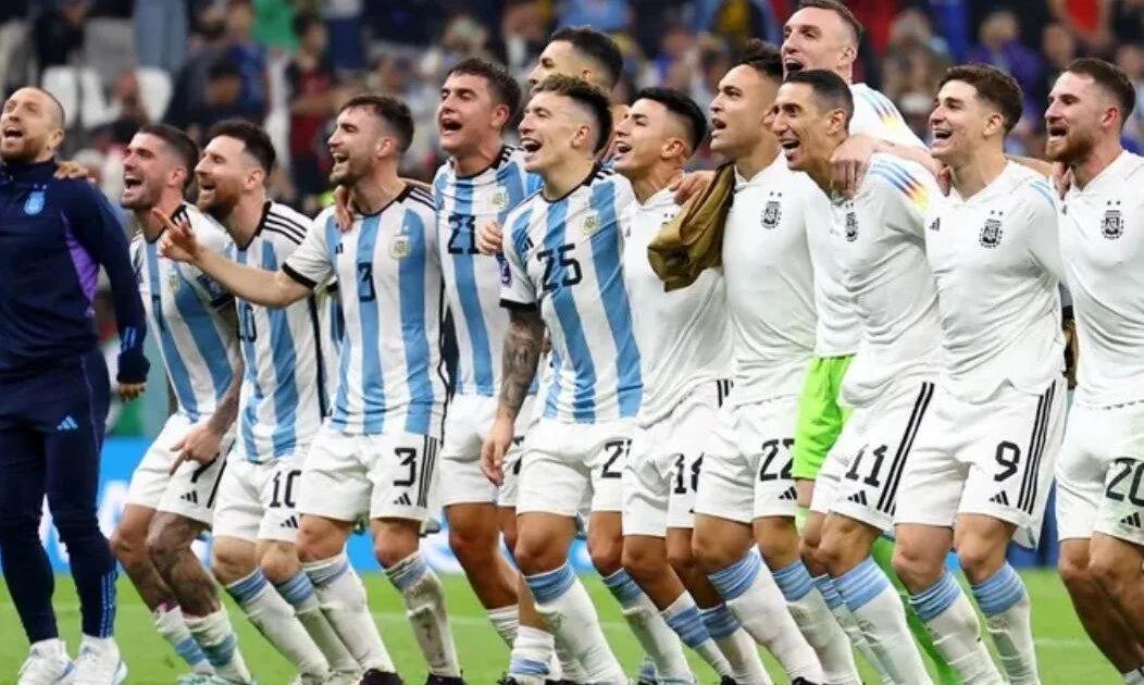 Alexis Mac Allister en el ojo de la tormenta por su futuro en Liverpool