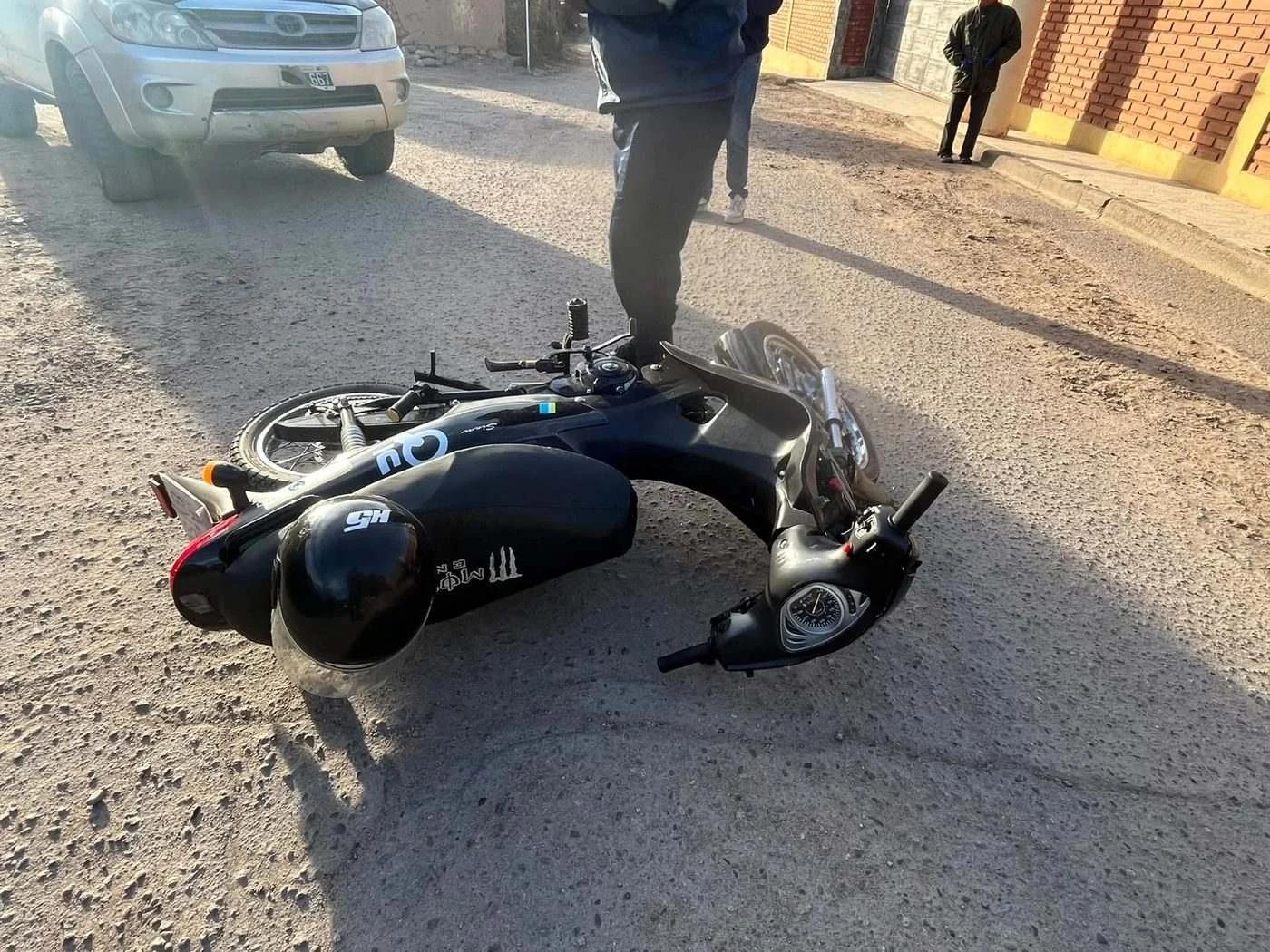 Grave accidente vial en intersección de Chacabuco y Cornelio Saavedra