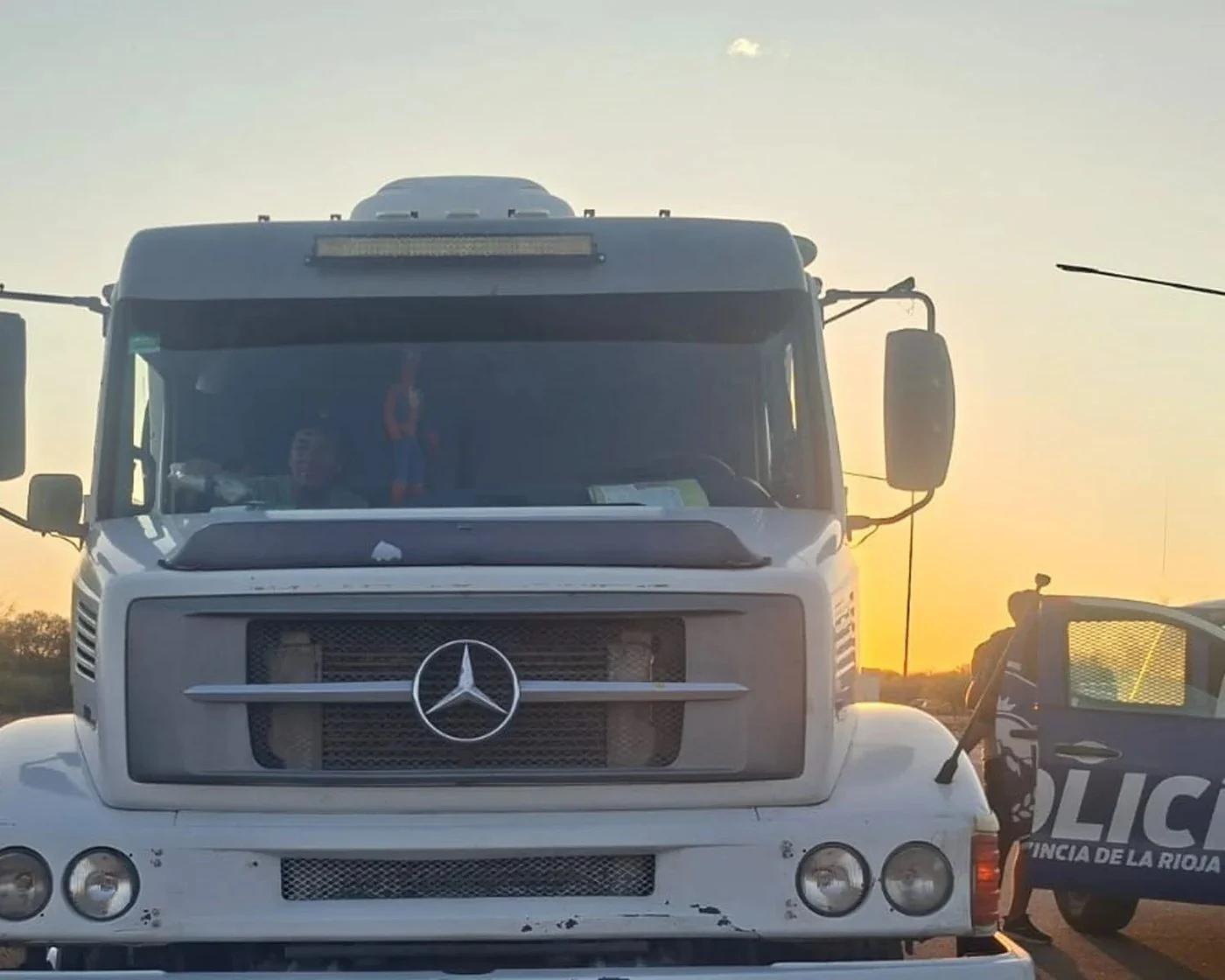 Demoraron a un camionero que trasladaba a su hijo menor sin documentación