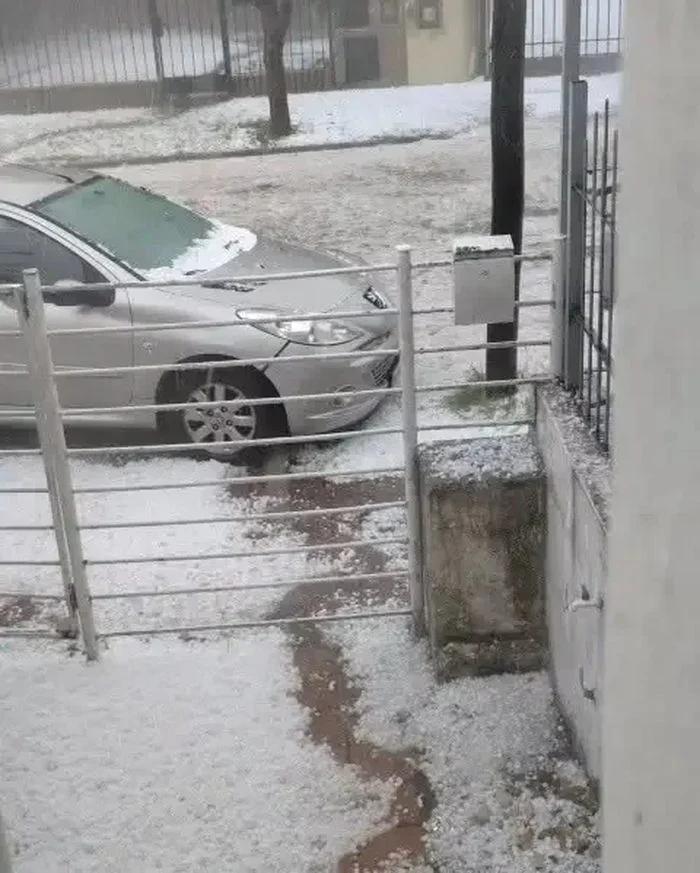Fuerte granizada en Córdoba causó daños en vehículos y viviendas
