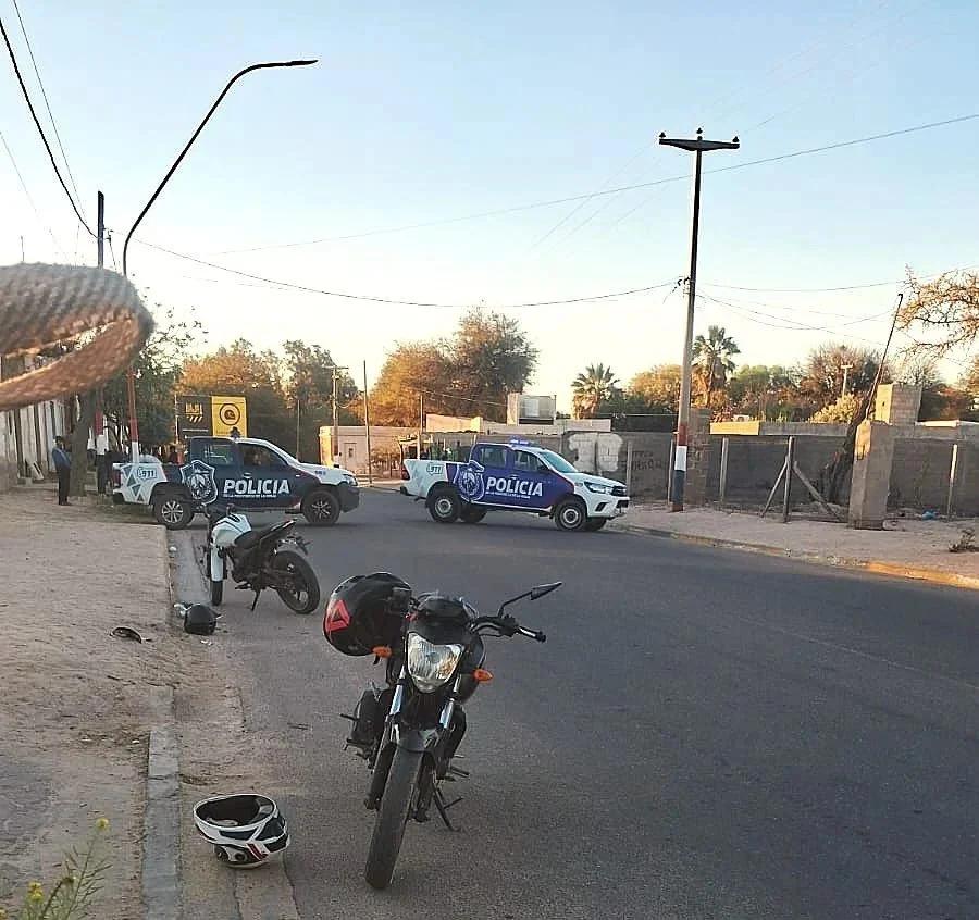 Dos motociclistas sufrieron traumatismo de cráneo tras chocar de frente en Aimog