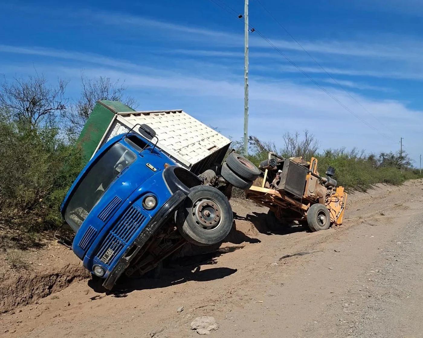 Camion casi vuelca en la Ruta 33 tras una falla mecanica