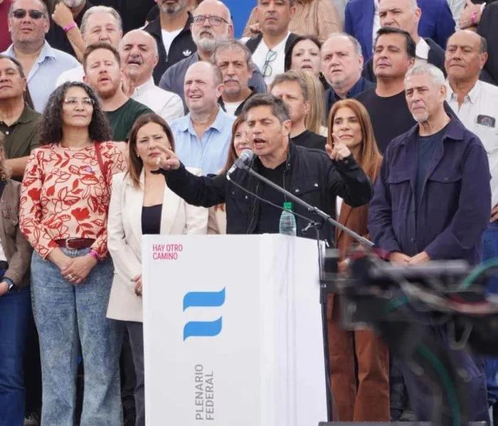 Kicillof busca armar una alternativa política contra Milei