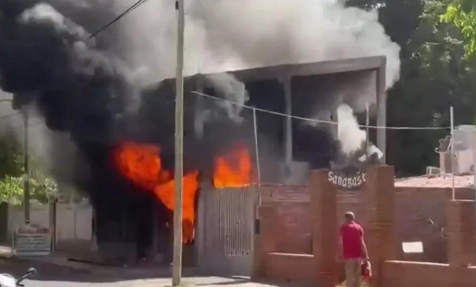 Voraz incendio destruyó el Polirrubro Hilda en Sanagasta