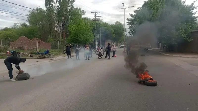 Denuncian vaciamiento de fábrica nogalera y 20 familias quedan en la calle