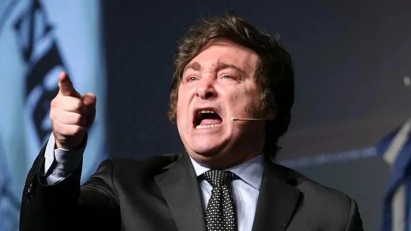Polémica por proyecto que busca penas de cárcel para periodistas y usuarios